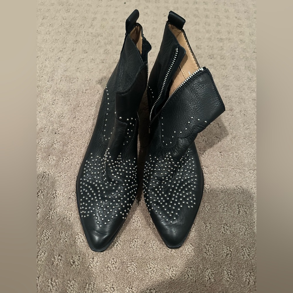 Black studded Dolce Vita size 9 heeled booties
